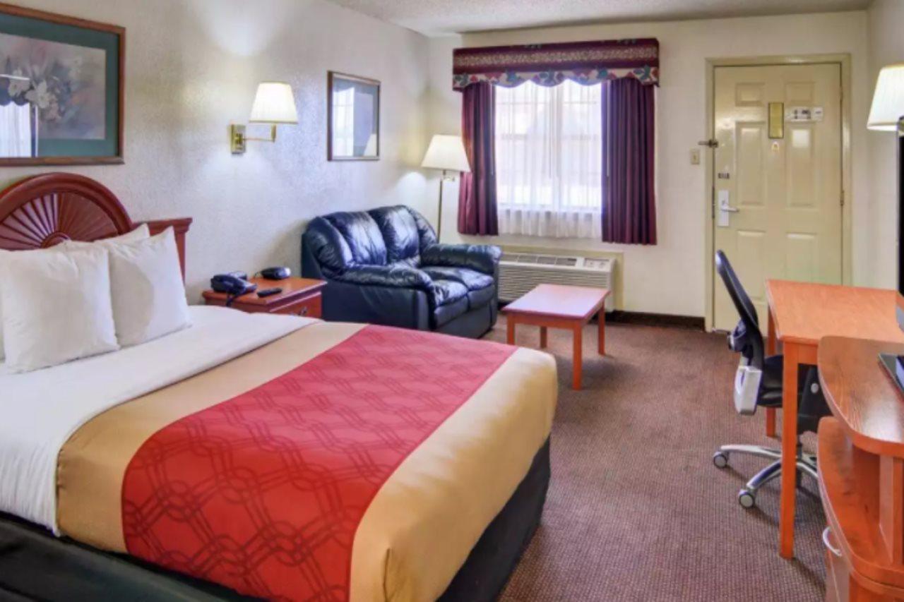 Hotel Super 8 By Wyndham Decatur Texas Exteriér fotografie