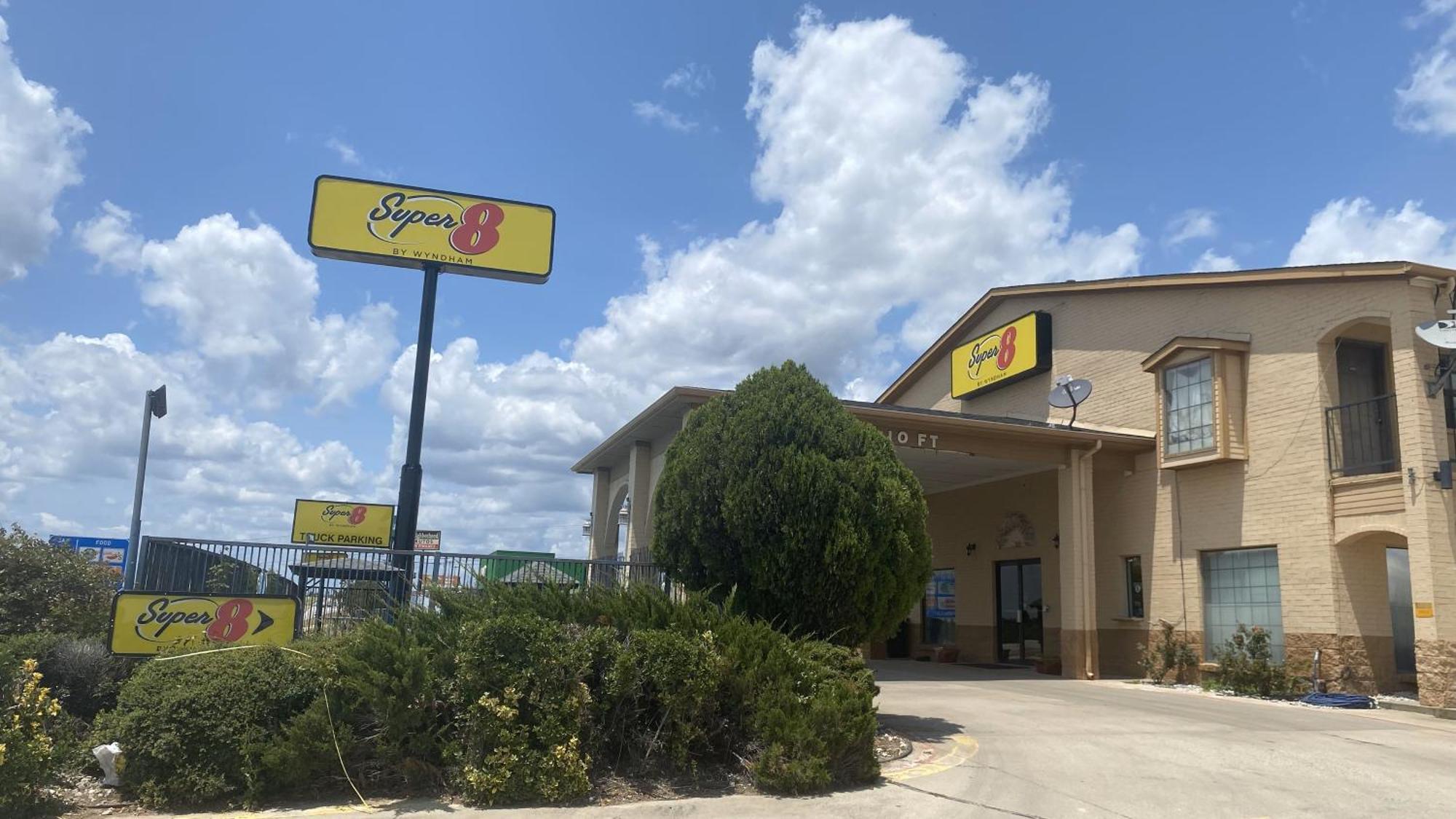 Hotel Super 8 By Wyndham Decatur Texas Exteriér fotografie