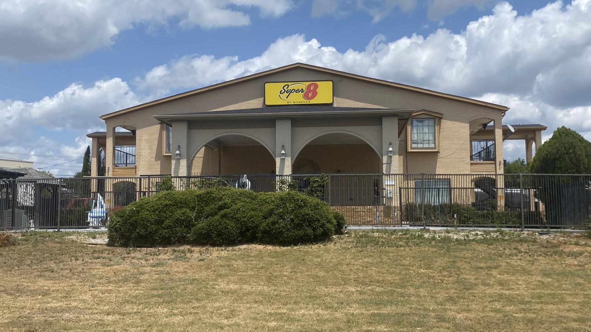 Hotel Super 8 By Wyndham Decatur Texas Exteriér fotografie