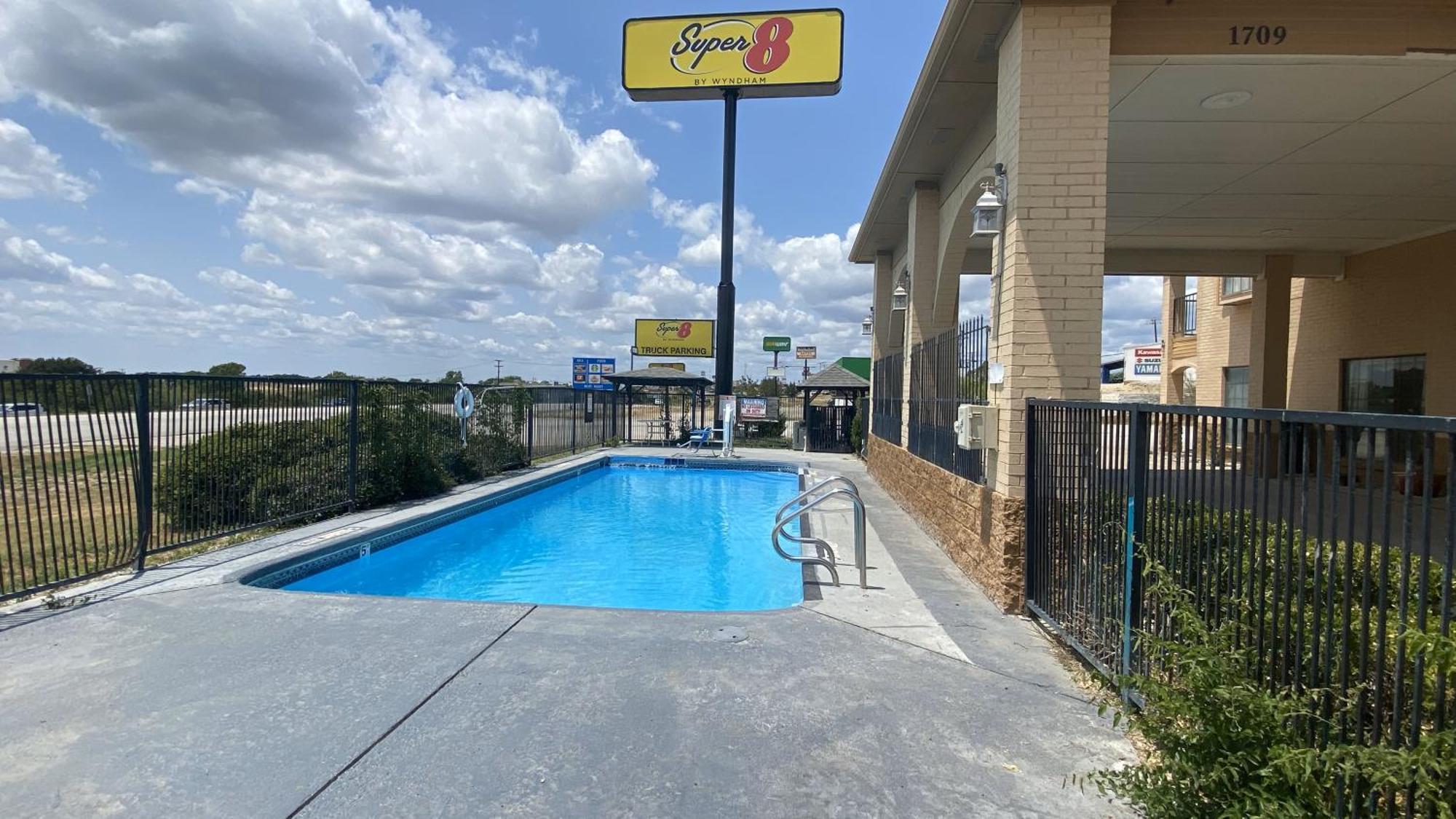 Hotel Super 8 By Wyndham Decatur Texas Exteriér fotografie
